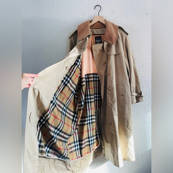 1970s Vintage Trench Coat with Fox Run Lining - Picture 1 of 16